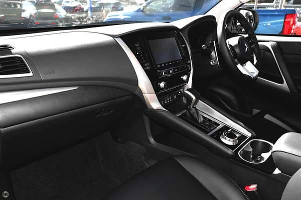 2025 Mitsubishi Pajero Sport